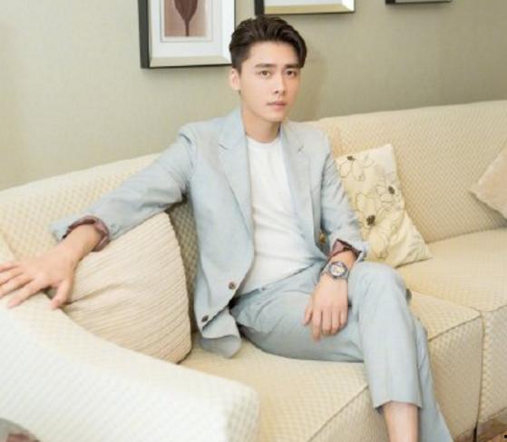 网友爆料川渝男明星视频,网友热议背后的真相